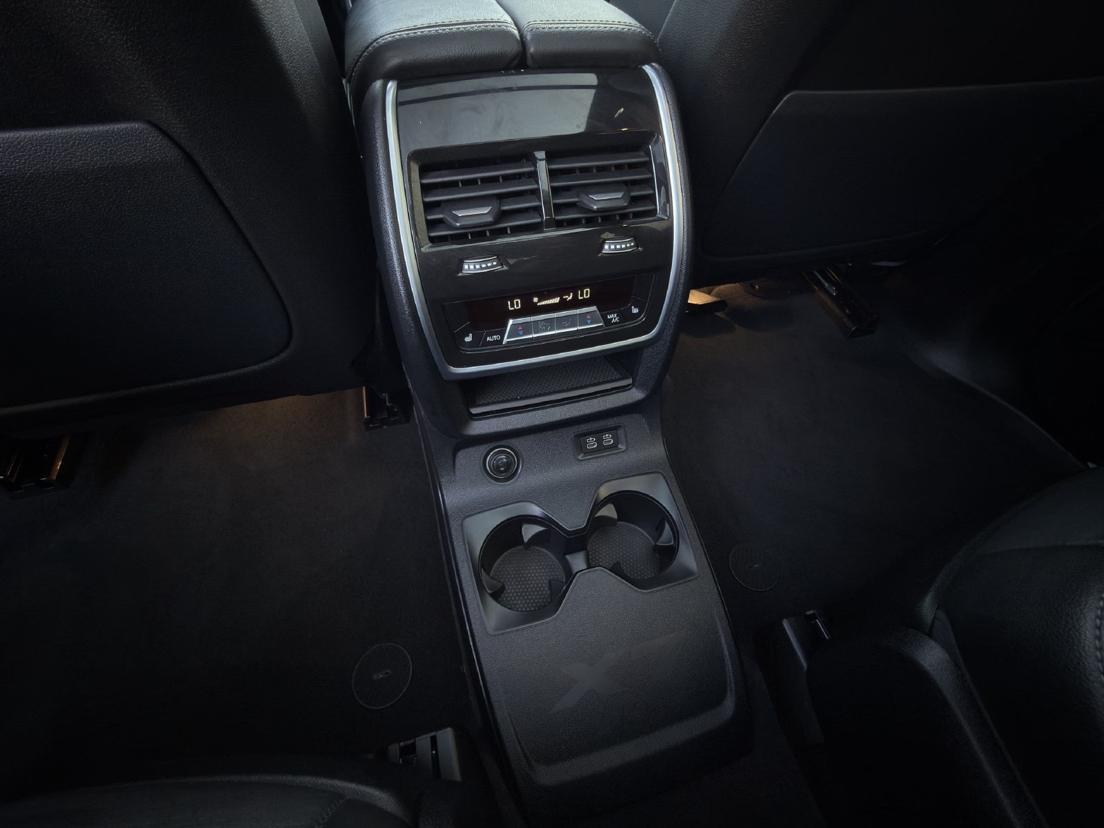Used 2022 Black BMW M50i image 30