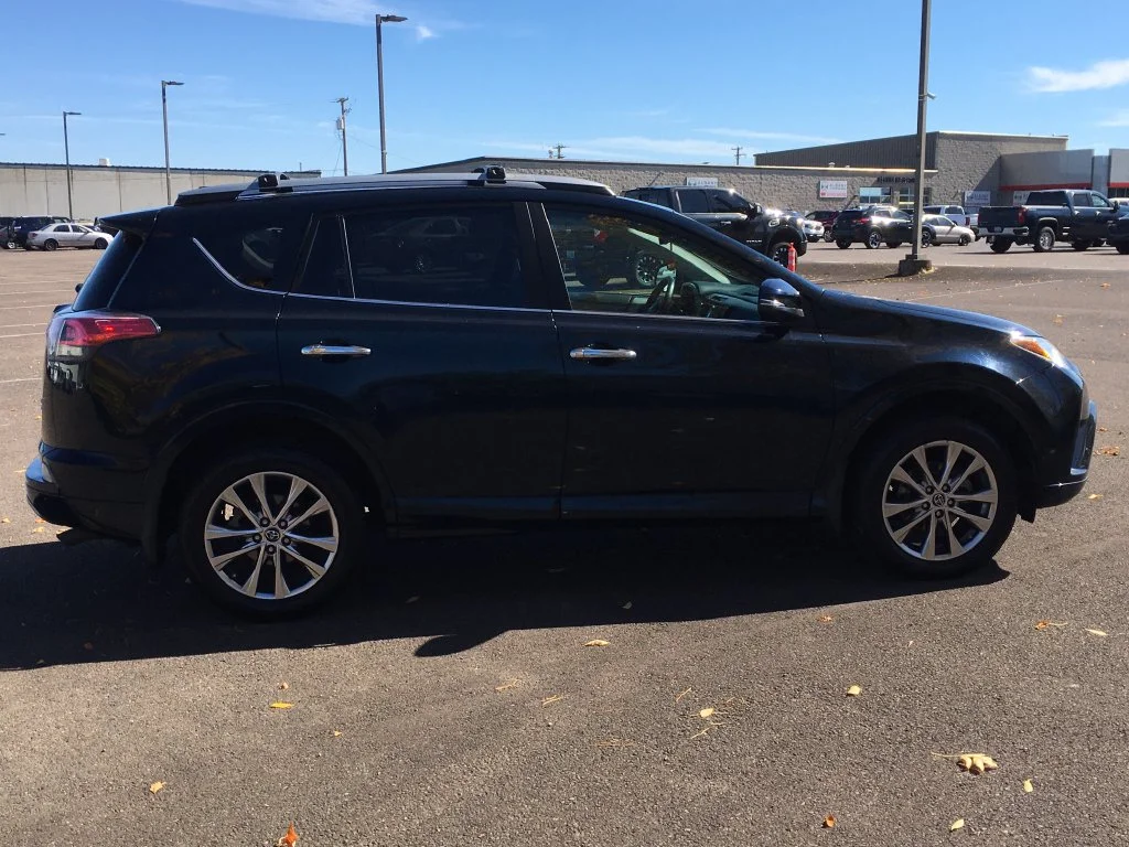 Used 2017 Blue Toyota Platinum image 8