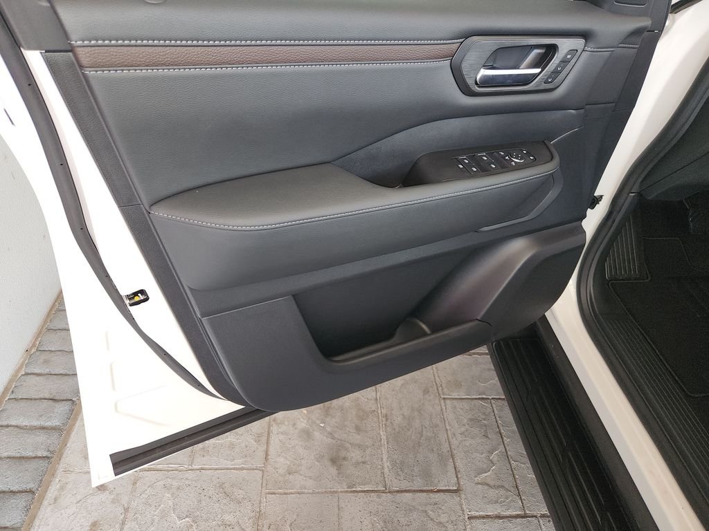 New 2026 Aspen White TriCoat Nissan SL image 27