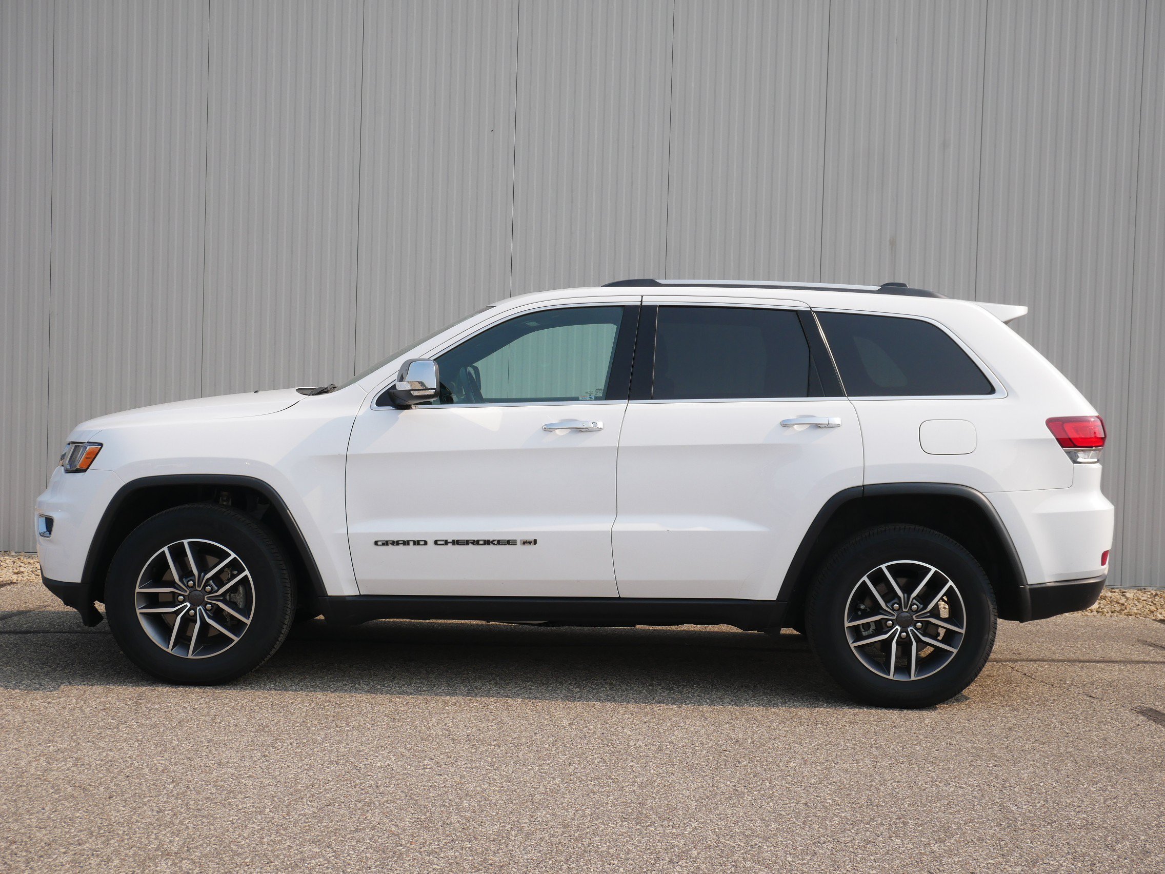 Used 2022 Jeep Grand Cherokee WK Limited with VIN 1C4RJFBG6NC167938 for sale in Hastings, Minnesota