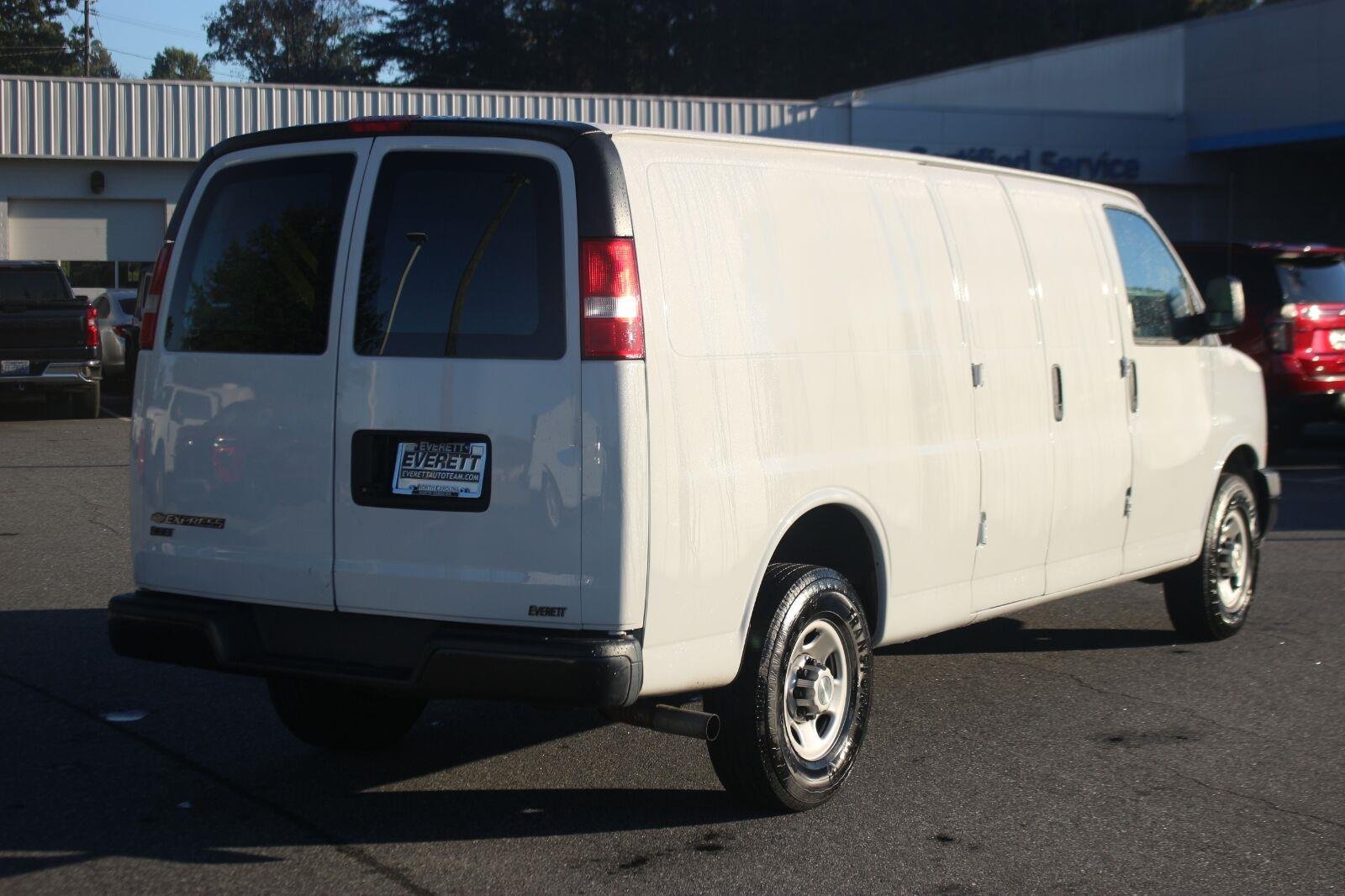 Used 2021 SUMMIT WHITE Chevrolet RWD 2500 155" image 7