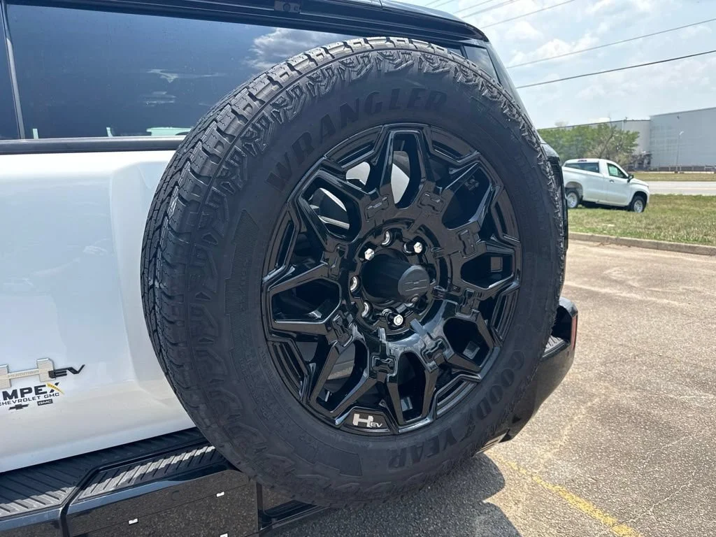 Used 2025 Interstellar White GMC 2X image 33