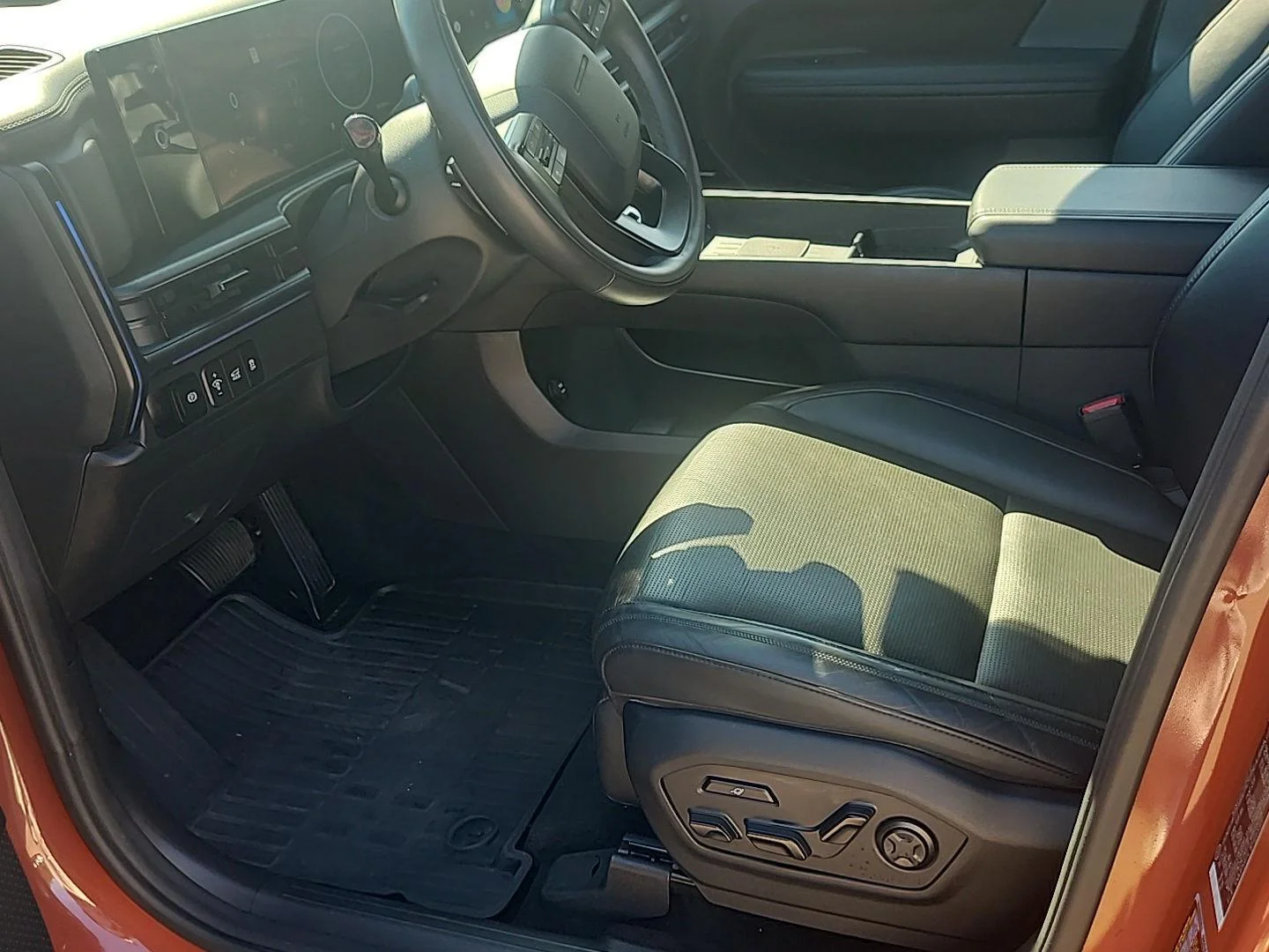 Used 2024 Terracotta Orange Hyundai Calligraphy image 3
