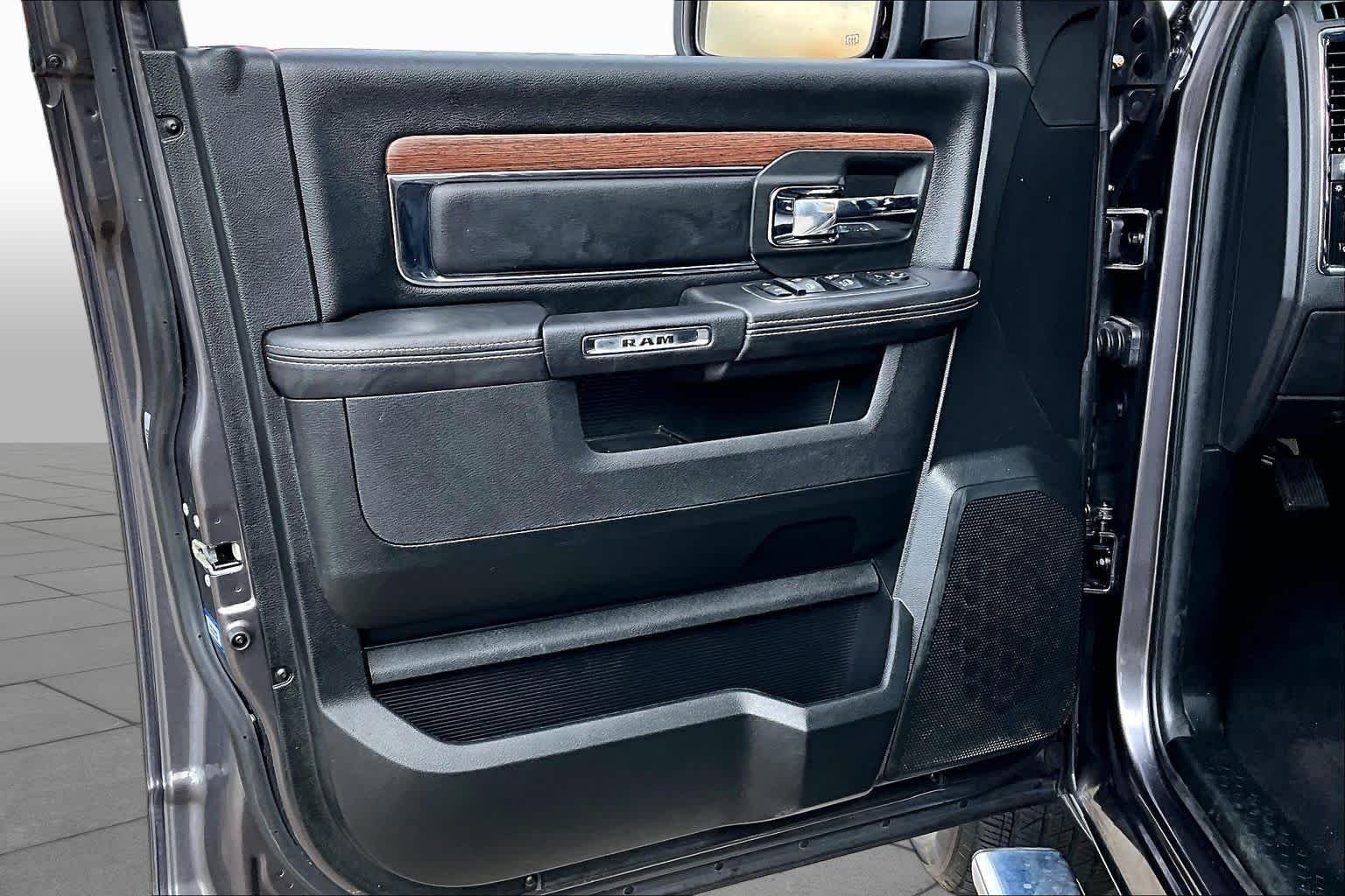 Used 2018 Granite Crystal Metallic Clearcoat Ram Laramie image 22