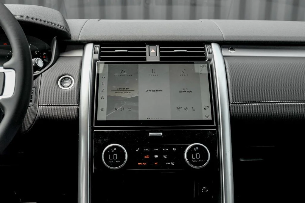 Certified Used 2025 Fuji White Land Rover Dynamic SE image 19