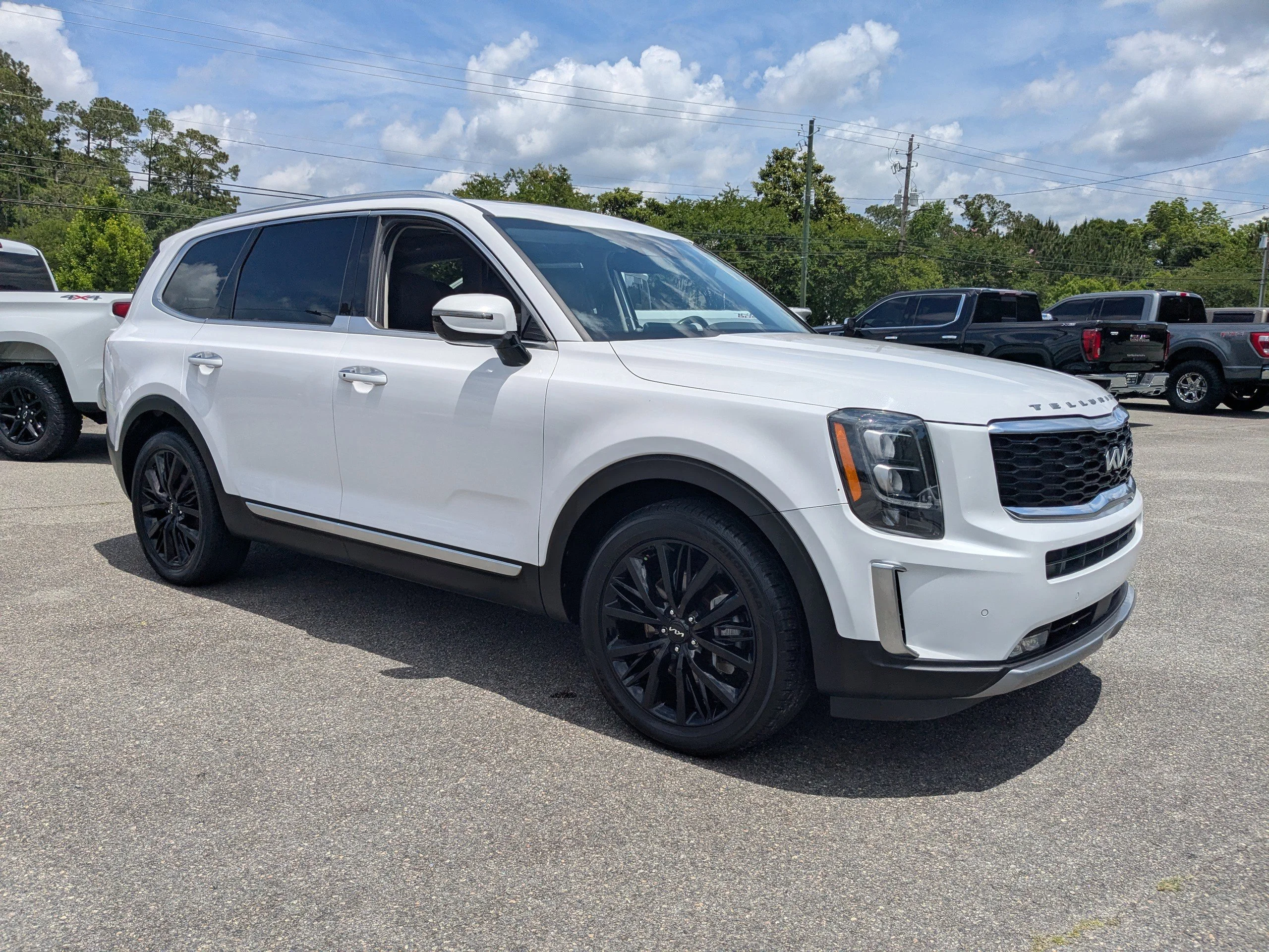 Used 2022 White Kia SX image 1