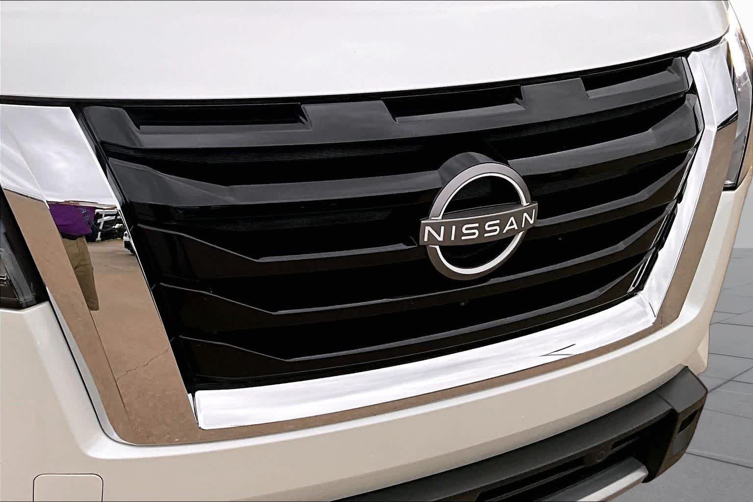 Certified Used 2025 Everest White Pearl Tricoat Nissan Platinum image 29