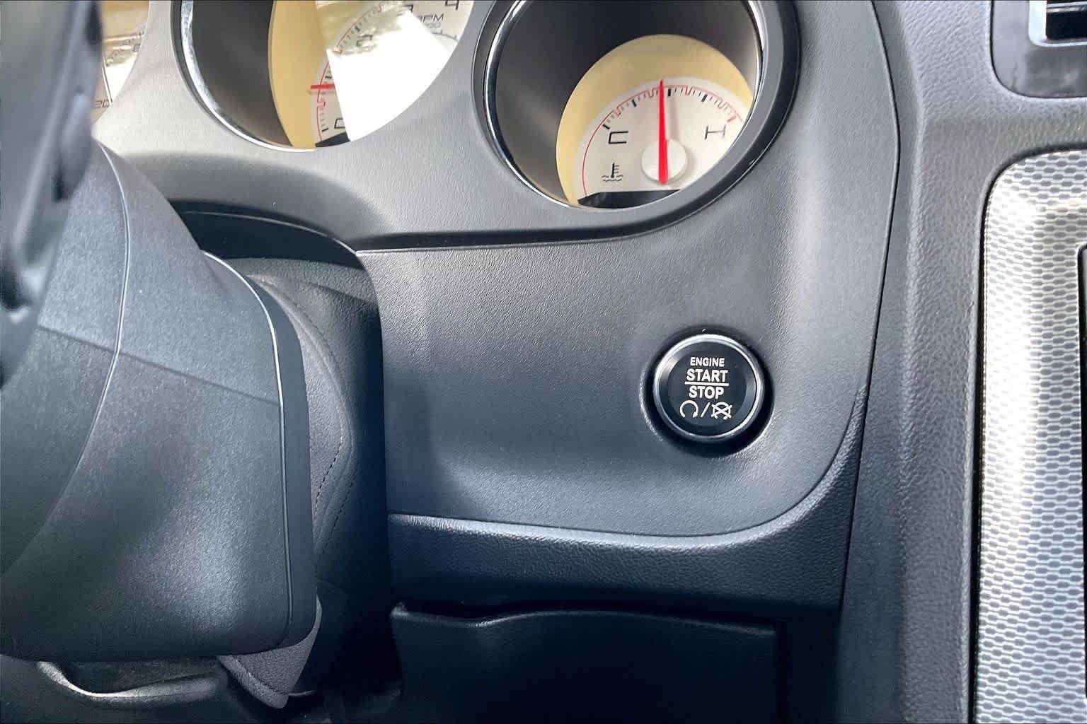 Used 2014 Billet Silver Metallic Clearcoat Dodge R/T image 32