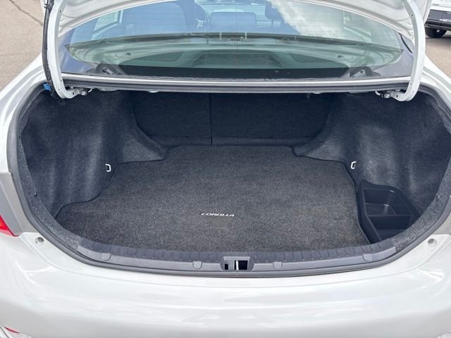 Used 2010 White Toyota S image 10