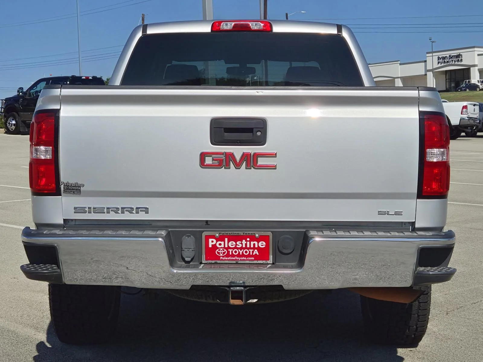 Used 2018 Quicksilver Metallic GMC 2WD Crew Cab 143.5 SLE image 5