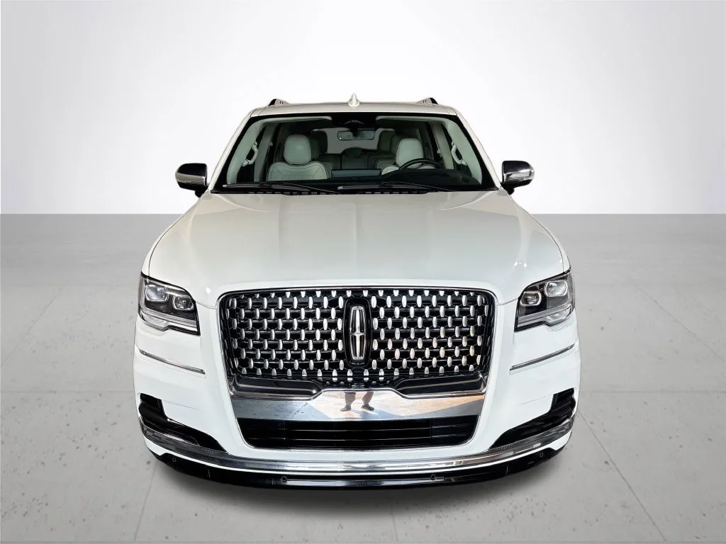 Used 2023 White Lincoln Black Label image 3