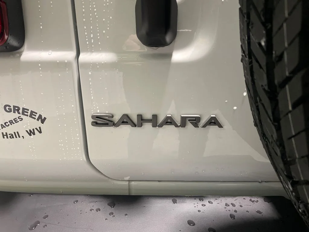 New 2026 Bright White Clear-Coat Exterior Paint Jeep Sahara image 7