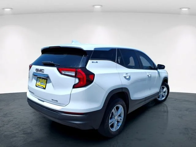 Used 2023 White GMC SLE image 8