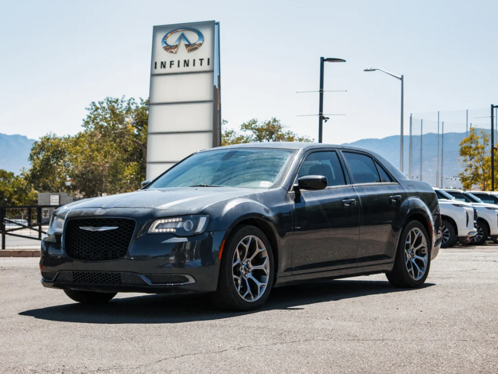 Used 2018 Gloss Black Chrysler Touring image 1