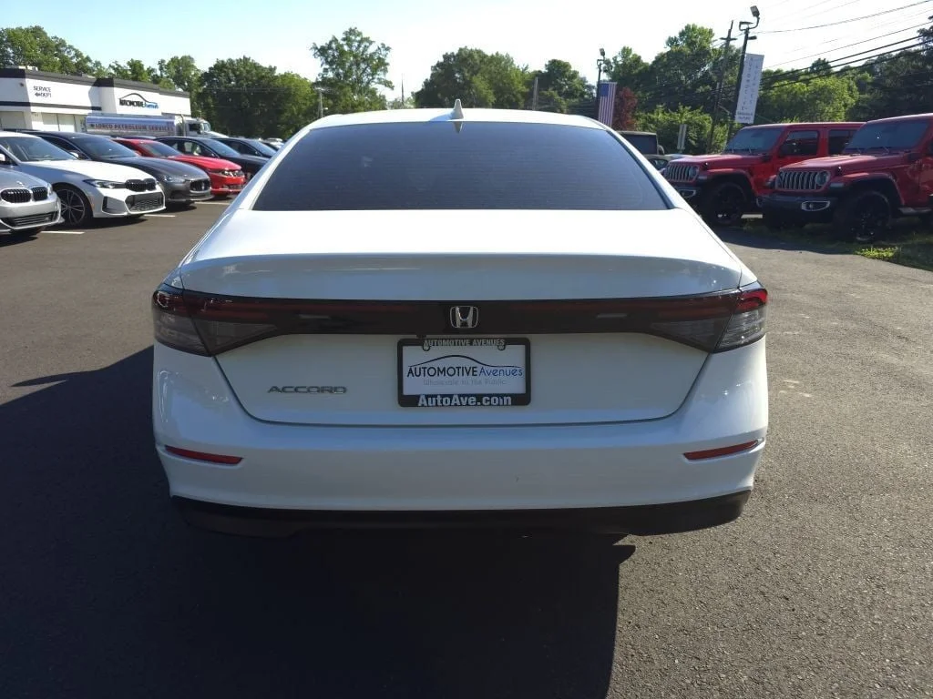 Used 2024 Platinum White Pearl Honda EX CVT image 5