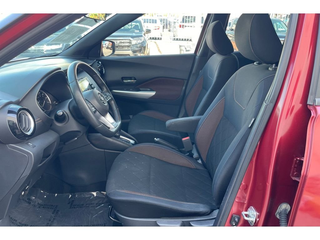 Used 2018 Cayenne Red/Super Black Nissan SR image 11