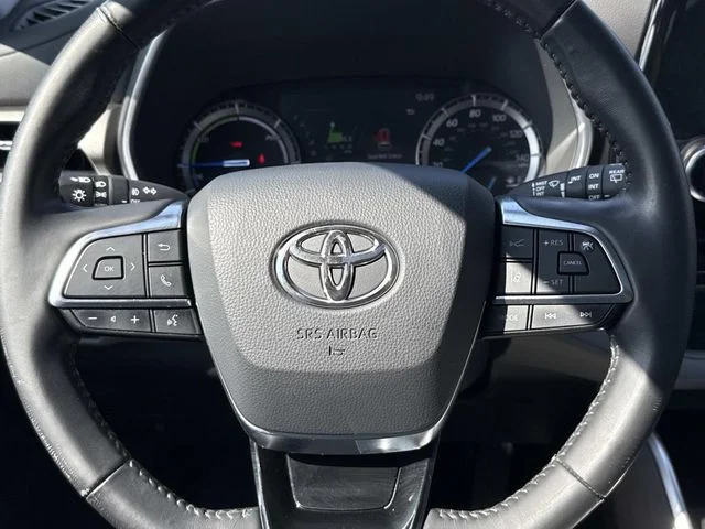 Used 2021 Gray Toyota XLE image 18