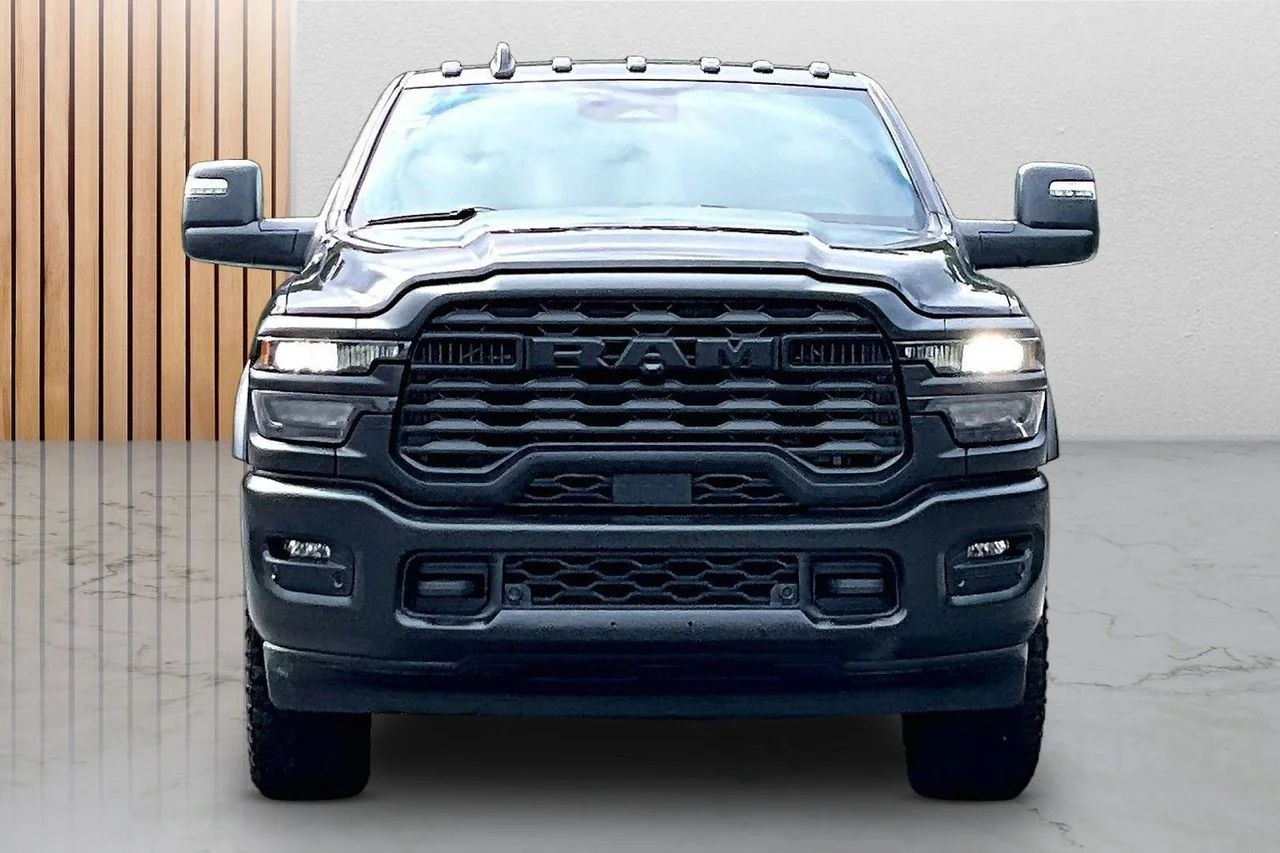 New 2026 Diamond Black Crystal Pearlcoat RAM  image 3