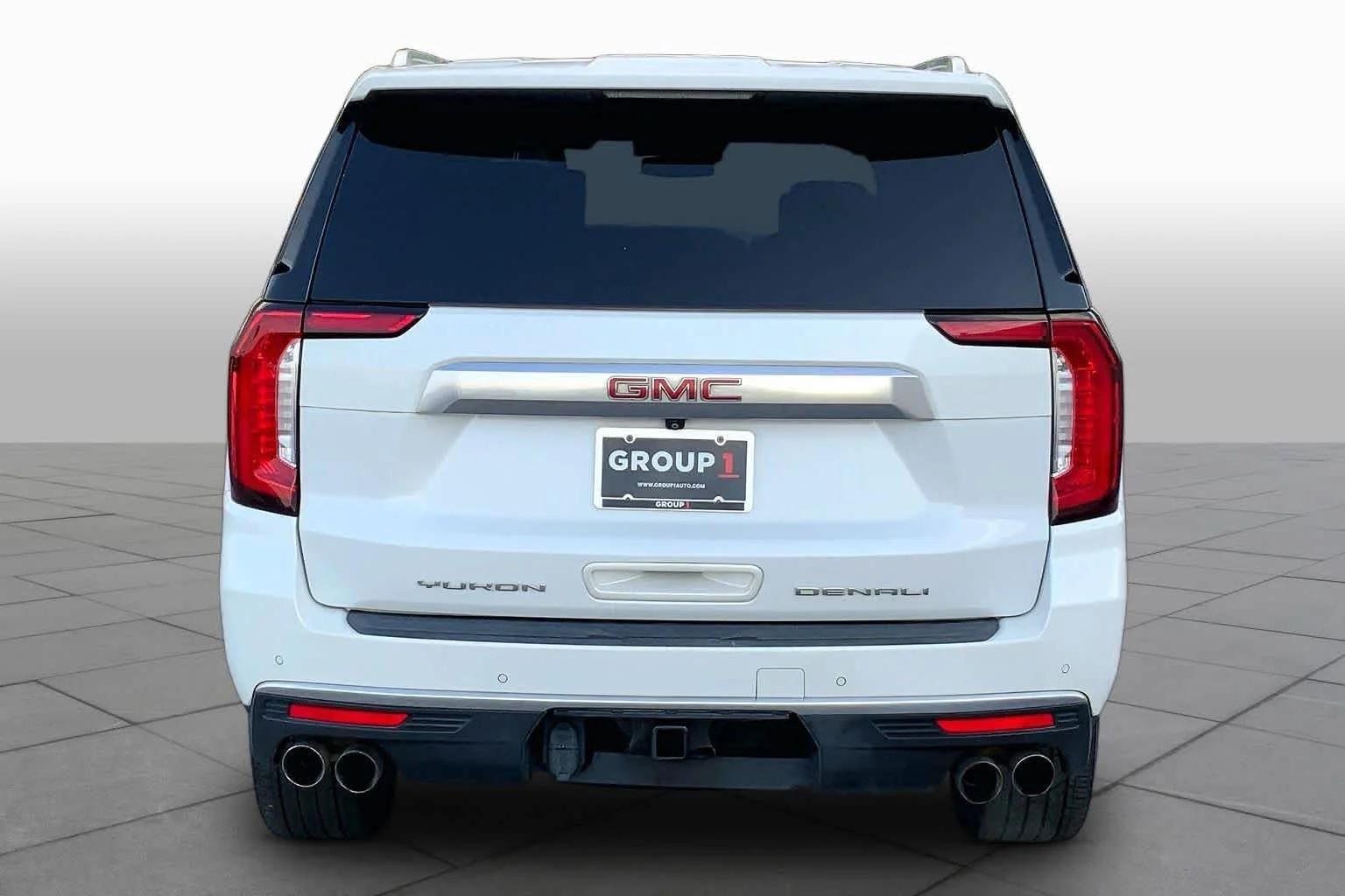 Used 2021 White Frost Tricoat GMC Denali image 5