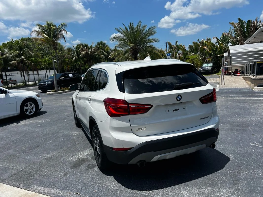 Used 2018  BMW xDrive28i image 5