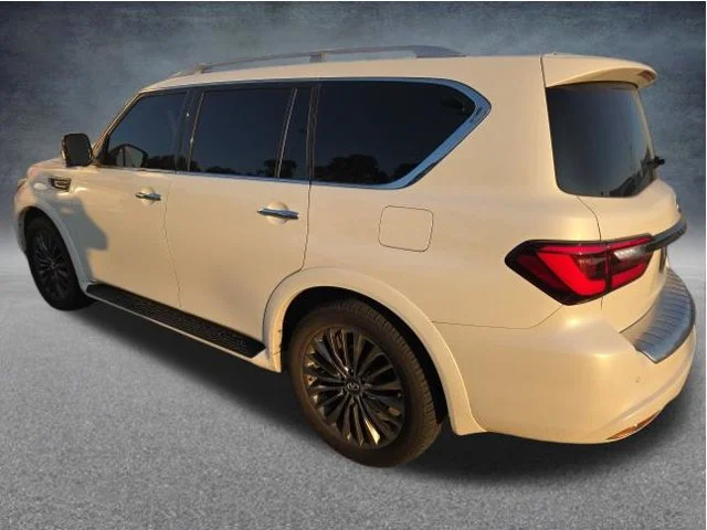 Used 2023 White INFINITI Premium Select image 4