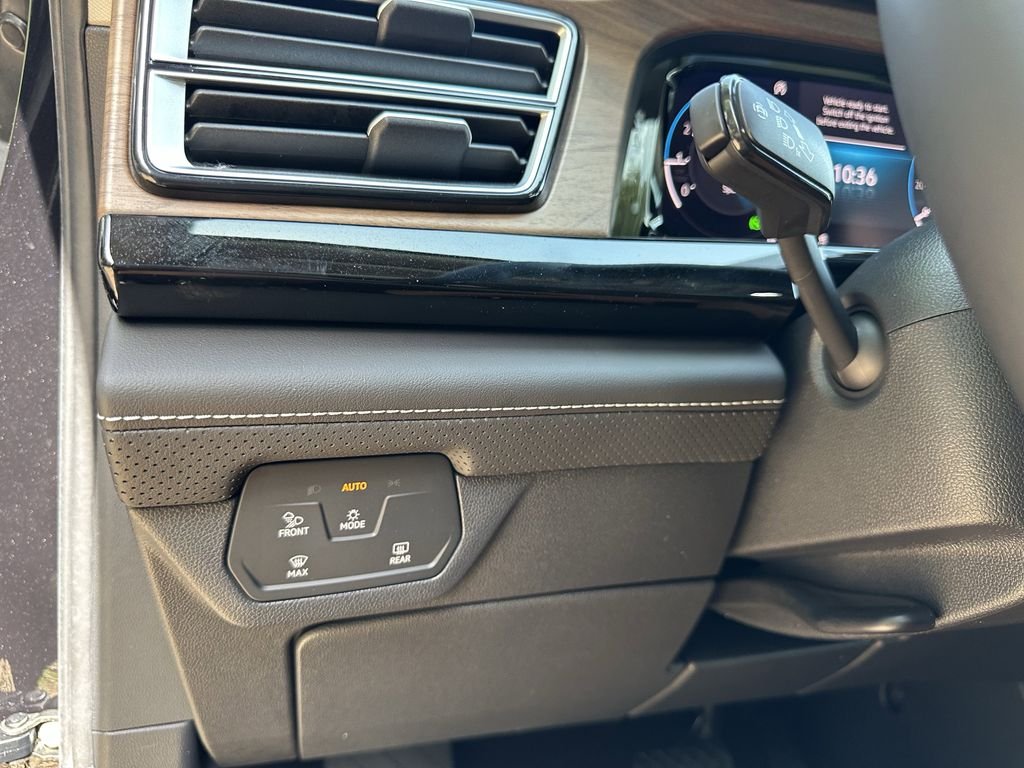 New 2026 Black Volkswagen 2.0T SE w/Technology image 28