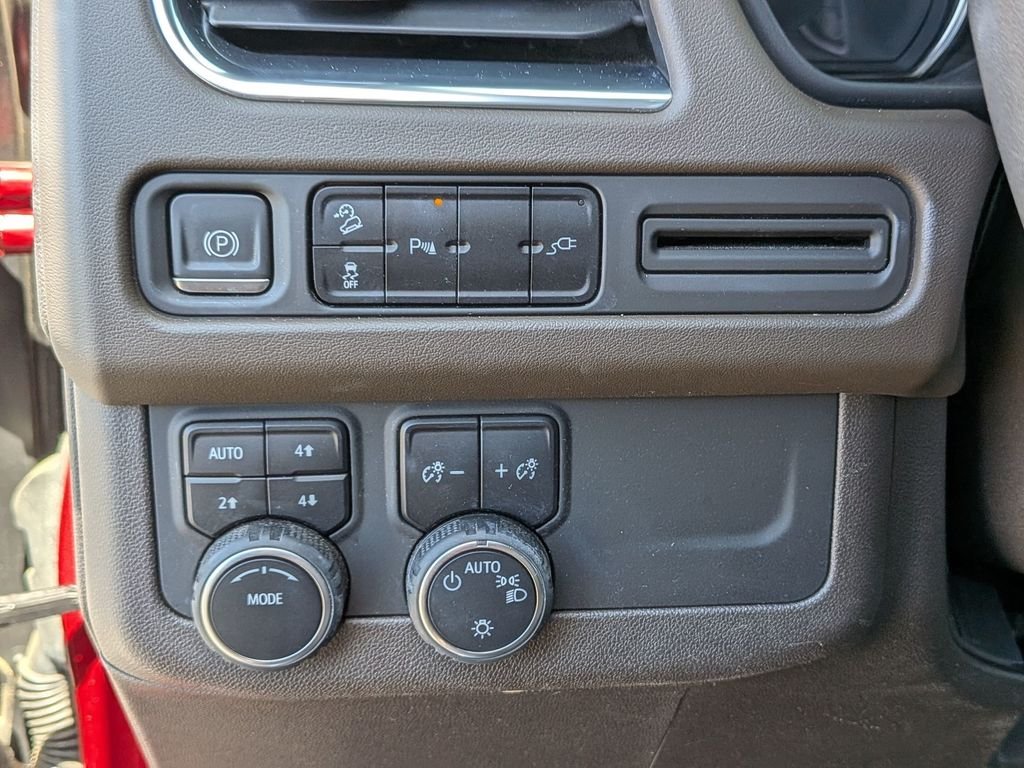 Used 2021 Red Chevrolet Z71 image 19