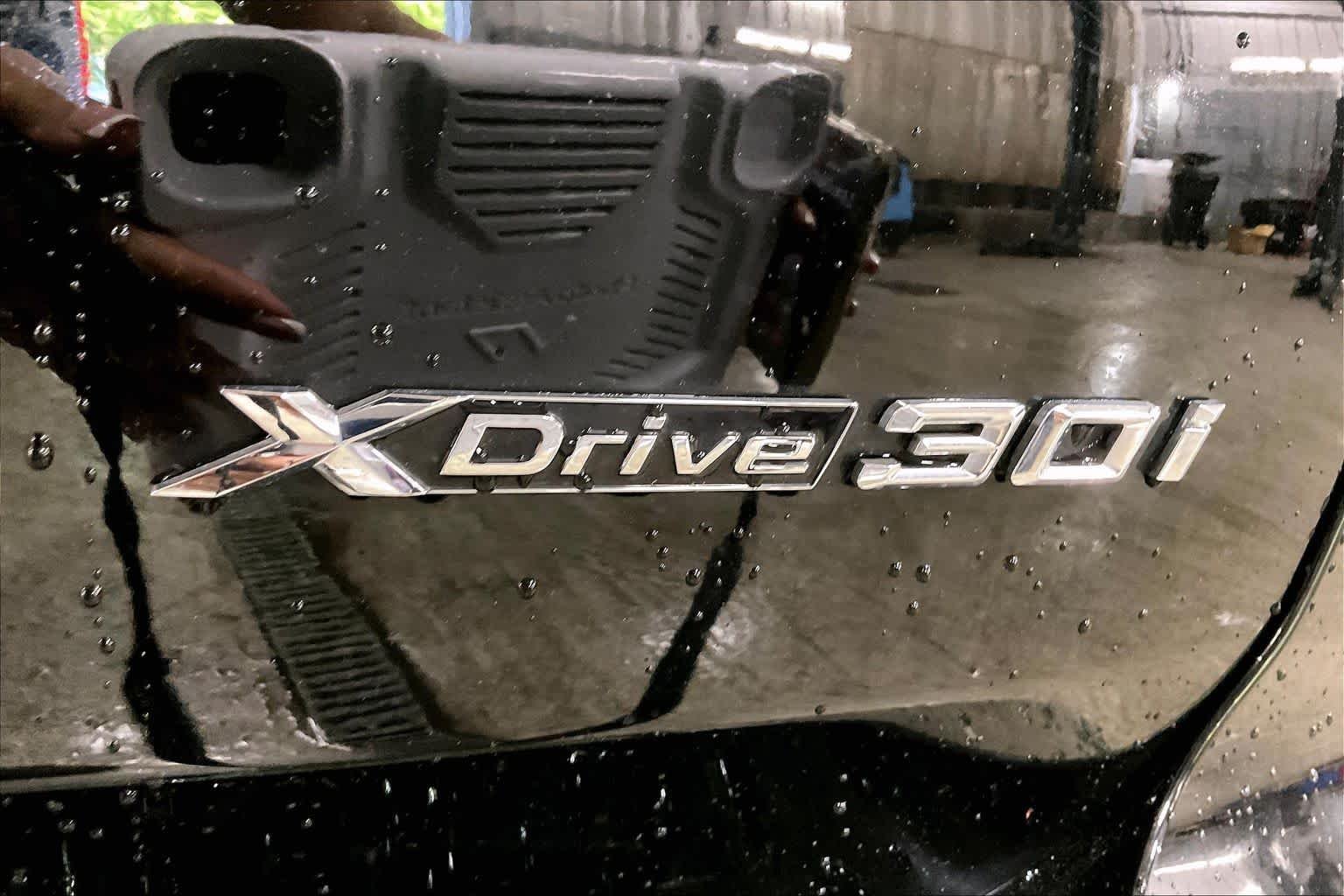 Used 2022 Jet Black BMW xDrive30i image 10