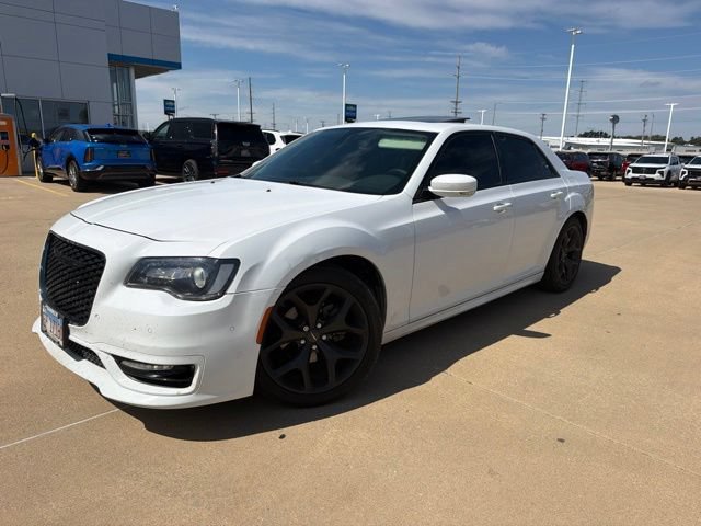 Used 2022 White Chrysler Touring L image 5