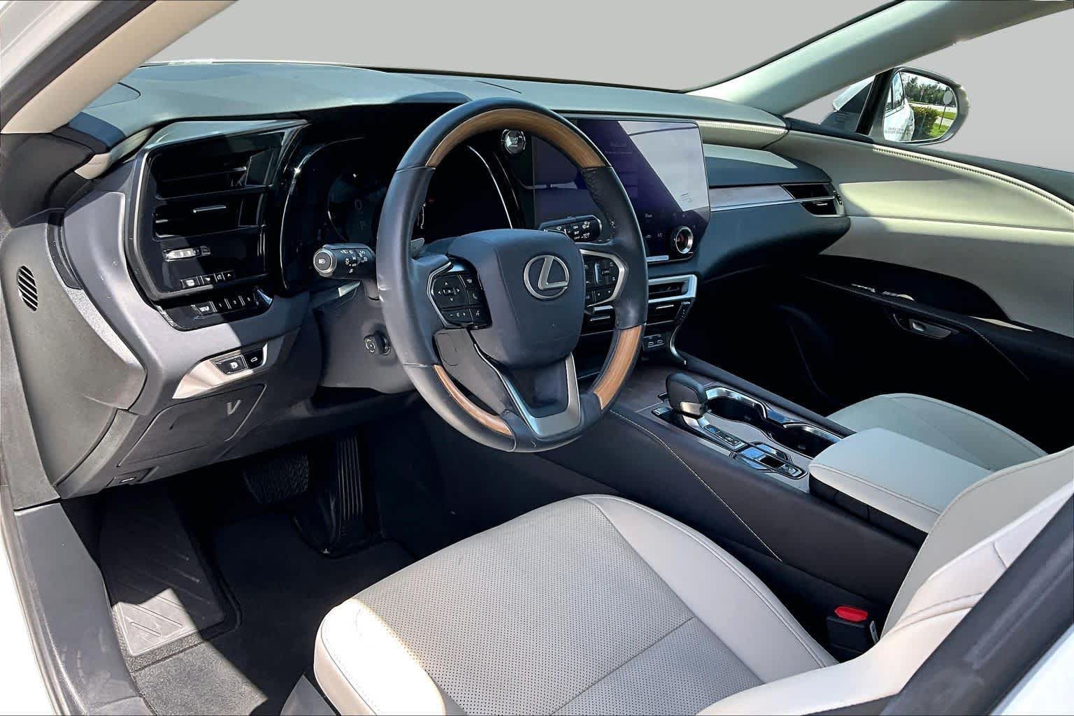 Used 2024 Eminent White Pearl Lexus Premium image 18