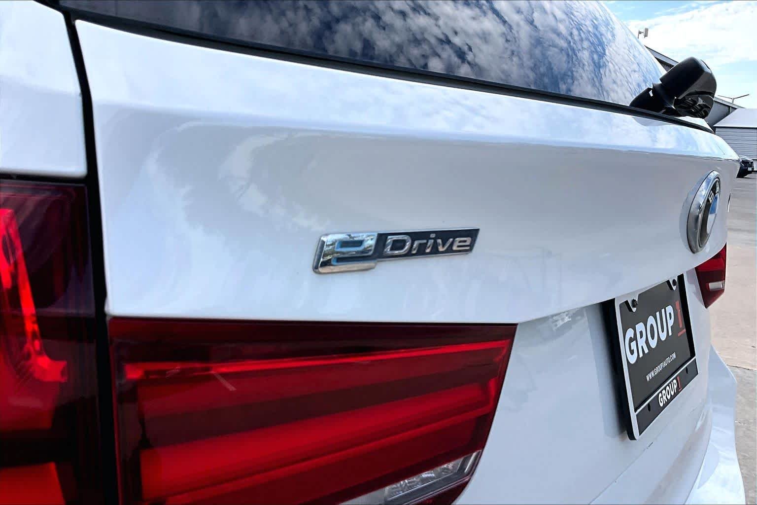 Used 2016 Mineral White Metallic BMW xDrive40e image 30