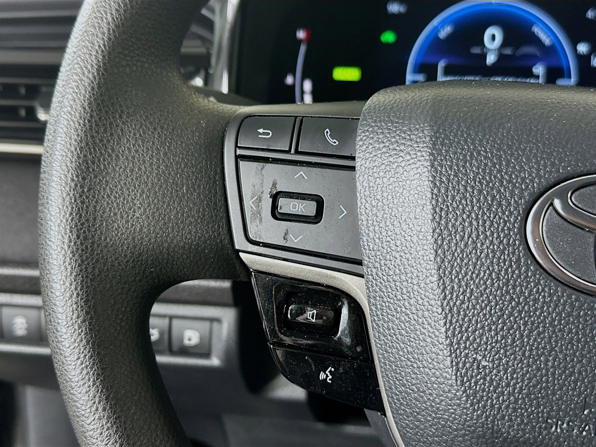 Used 2025 Underground Toyota LE image 16