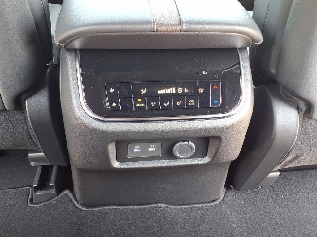 2025 Nissan Armada SL - Photo 15