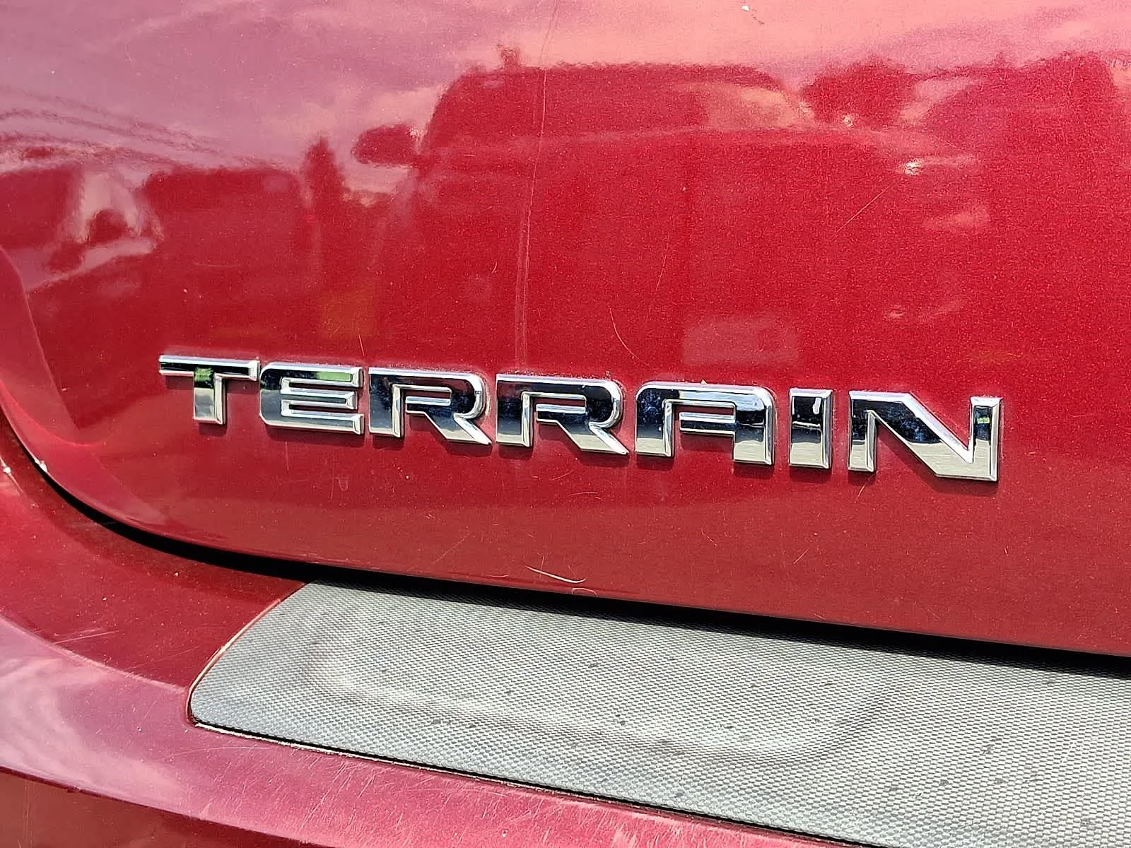 Used 2017 Crimson Red Tintcoat GMC SLE image 31