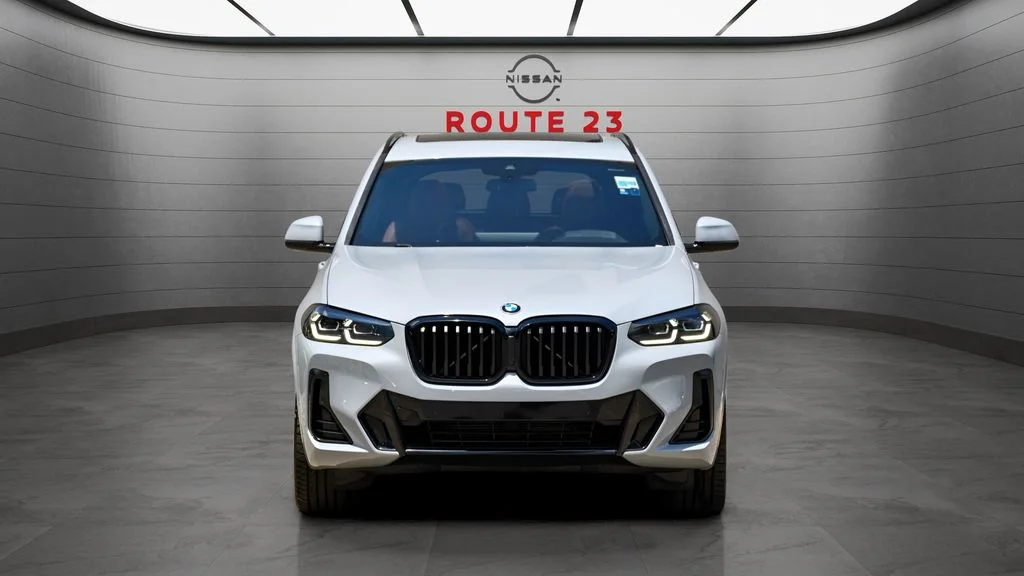 Used 2023 Gray BMW xDrive30i image 3