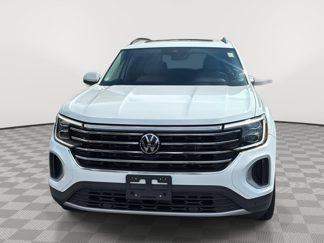 Used 2024 Pure White Volkswagen 2.0T SE w/Technology image 2