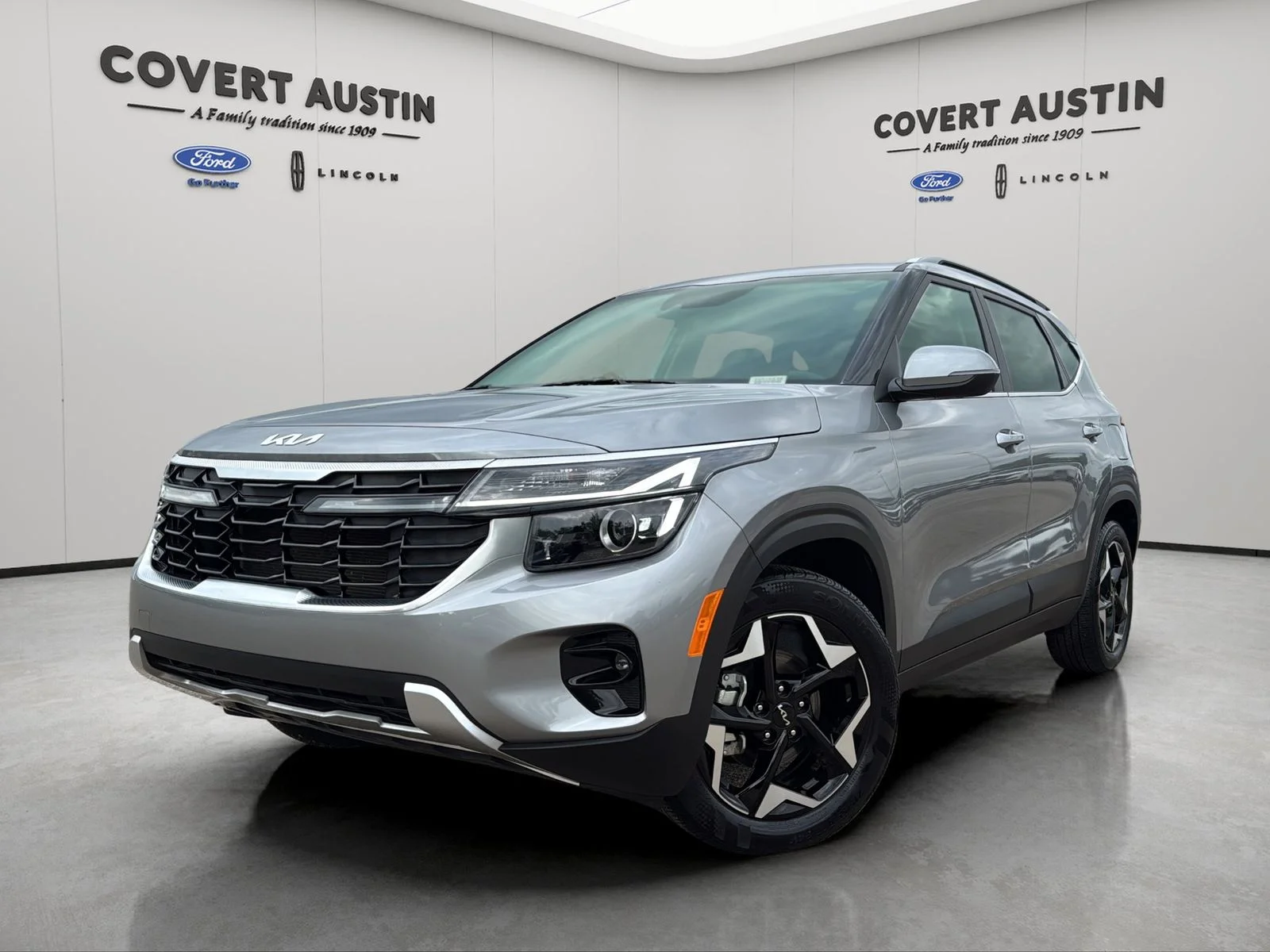 Used 2025 Gray Kia EX image 1