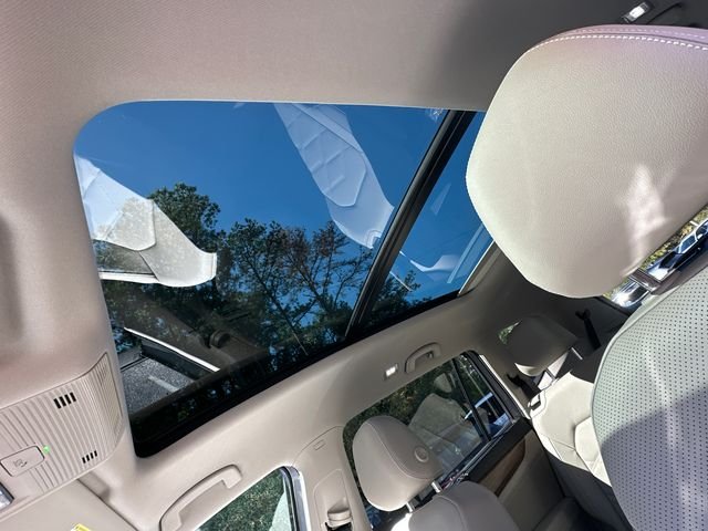 New 2026 Silver Volkswagen 2.0T SE w/Technology image 35