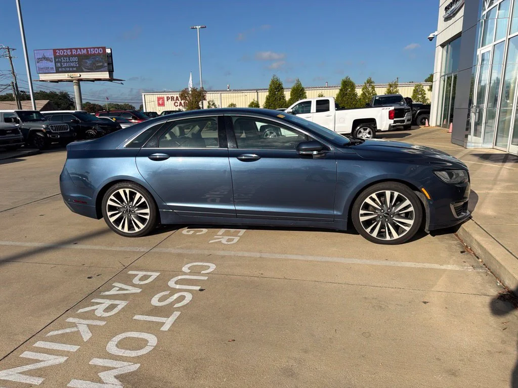 Used 2019 Blue Lincoln Reserve image 22