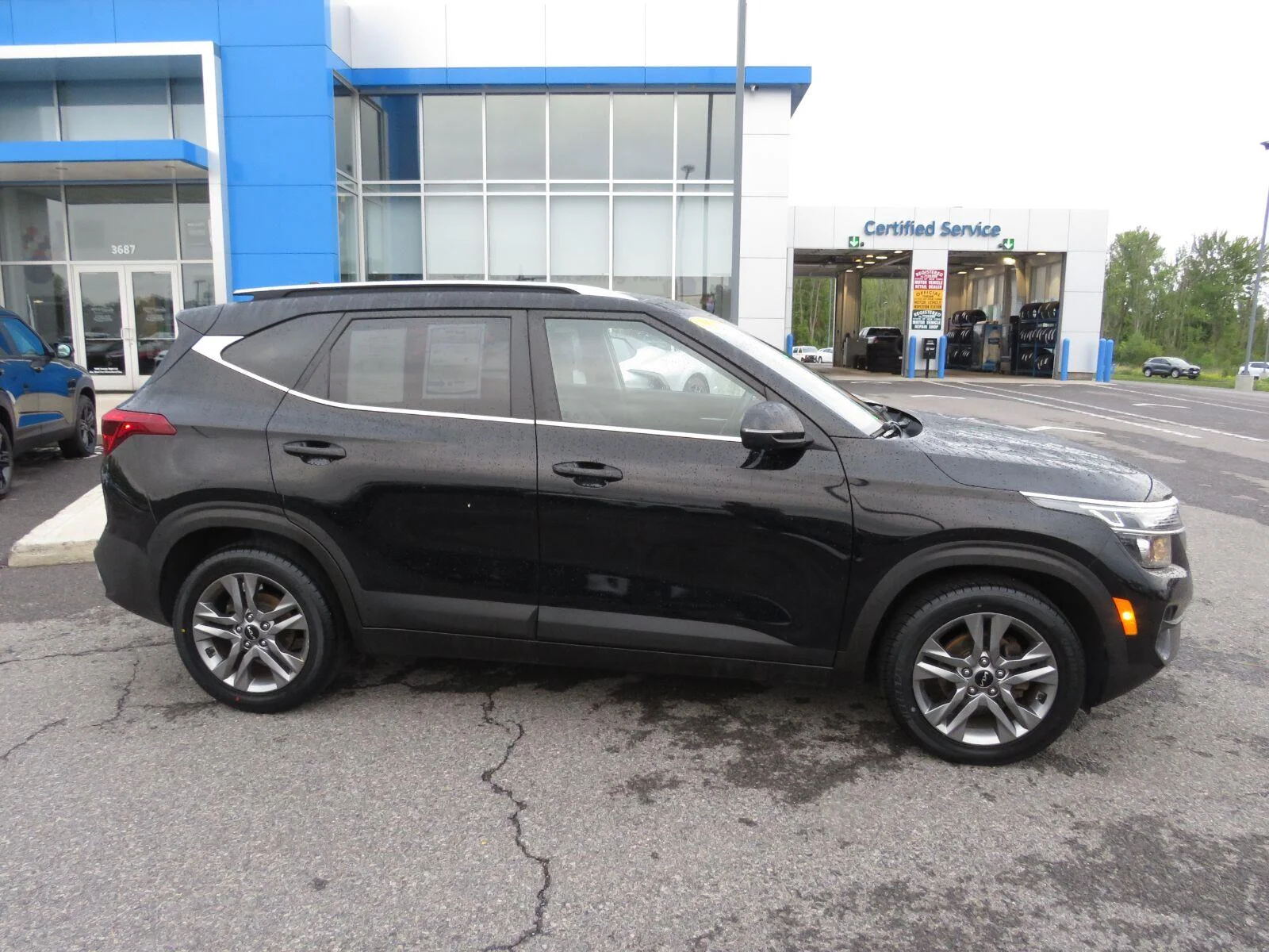 Used 2022 Cherry Black Kia S image 6