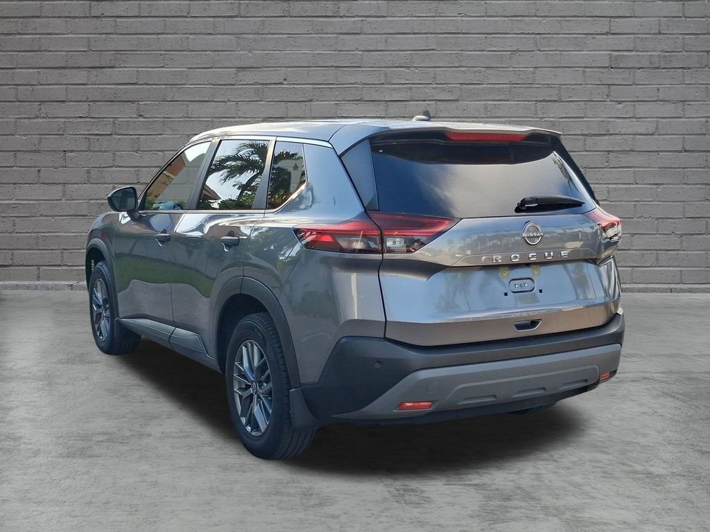 Used 2023 Gray Nissan S image 7