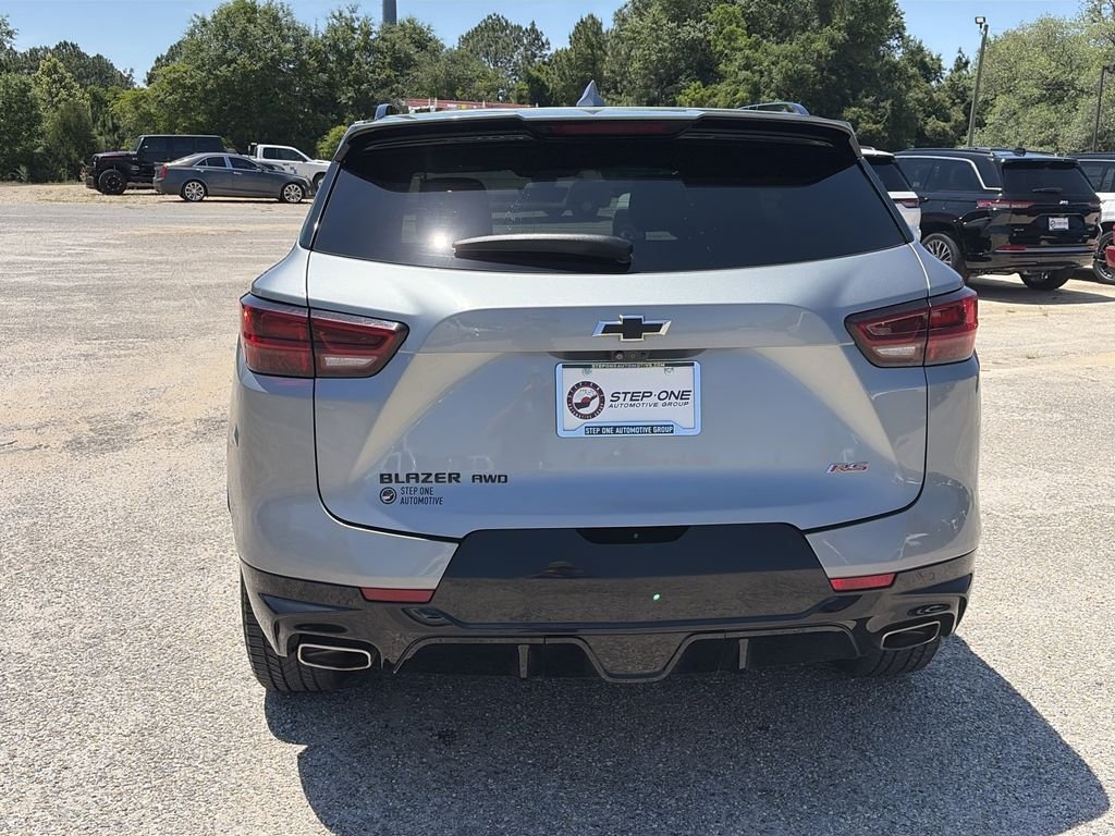 Used 2023 Gray Chevrolet RS image 9
