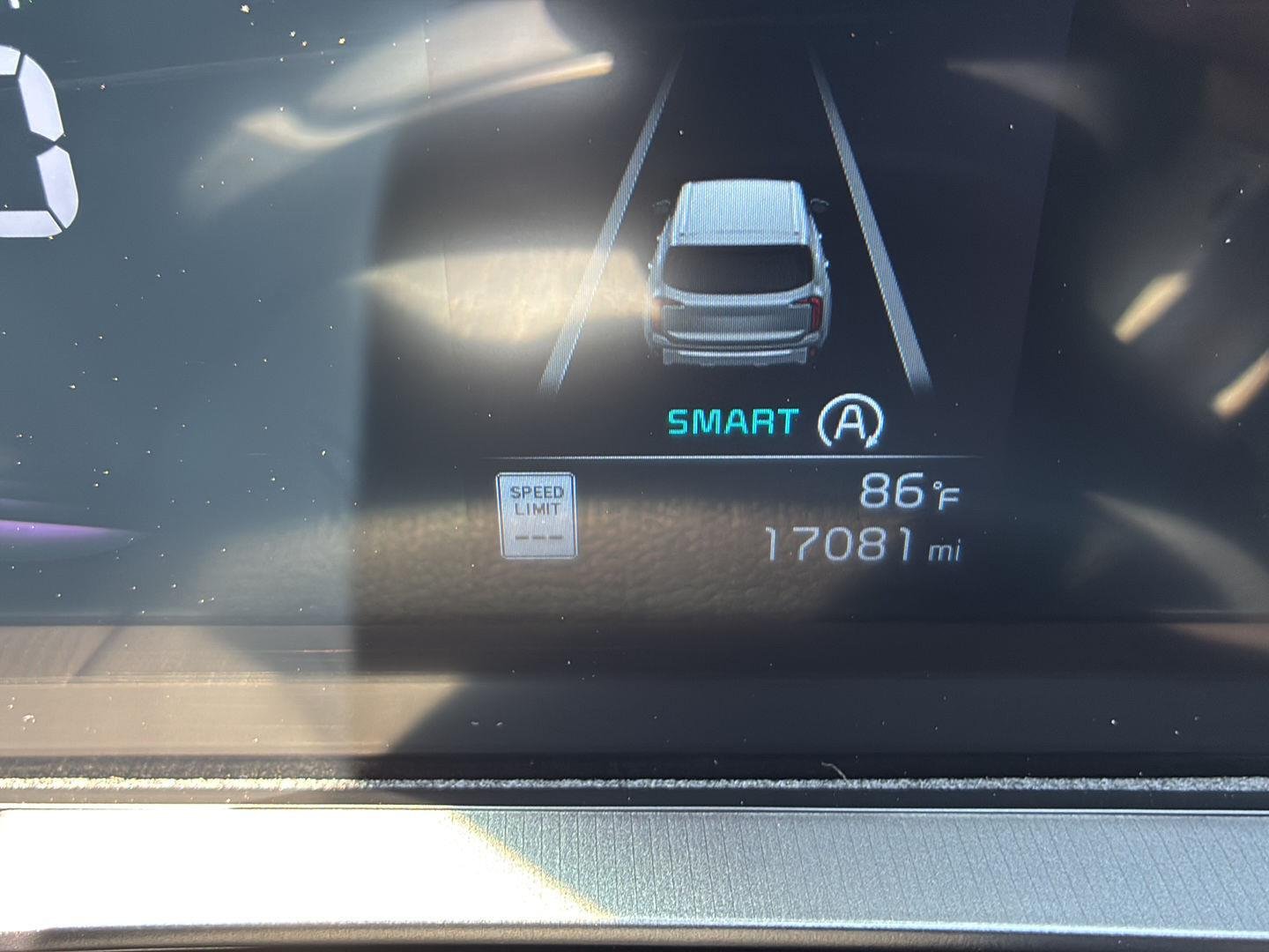 Used 2025 Glacial White Pearl Kia S image 34