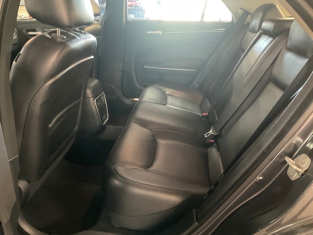 Used 2017 Gray Chrysler Limited image 27
