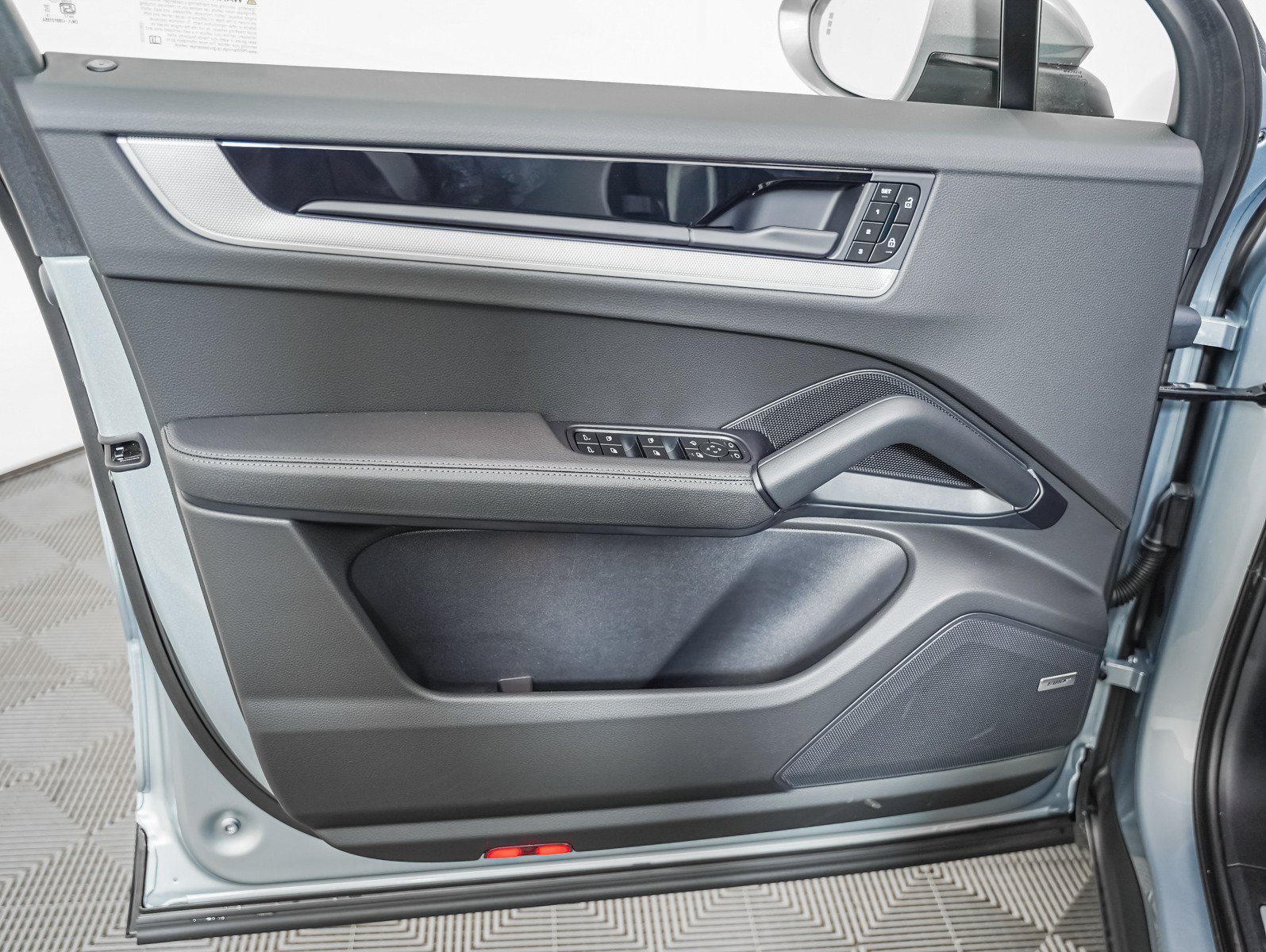 New 2026 DOLOMITE SILVER Porsche  image 25
