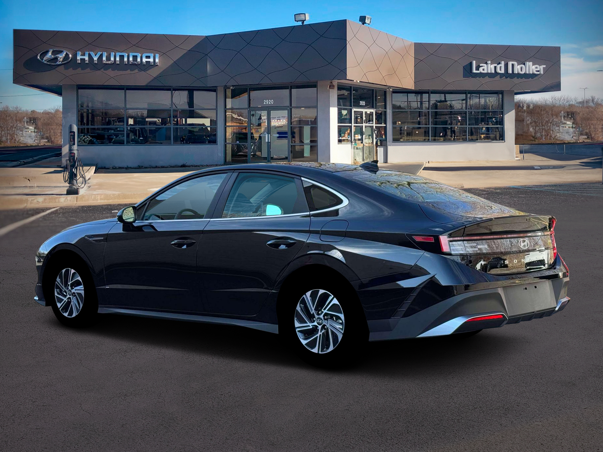 View vehicle photo 4