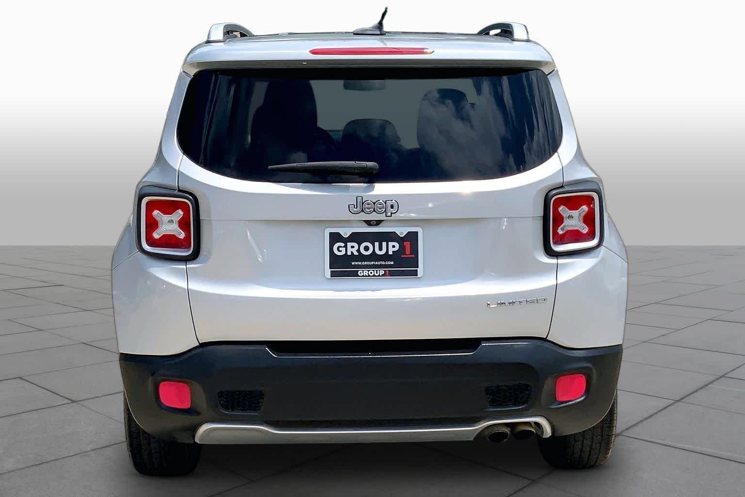 Used 2016 Glacier Metallic Jeep Limited image 5