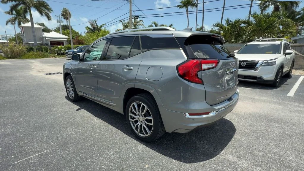 Used 2023 Silver GMC Denali image 6