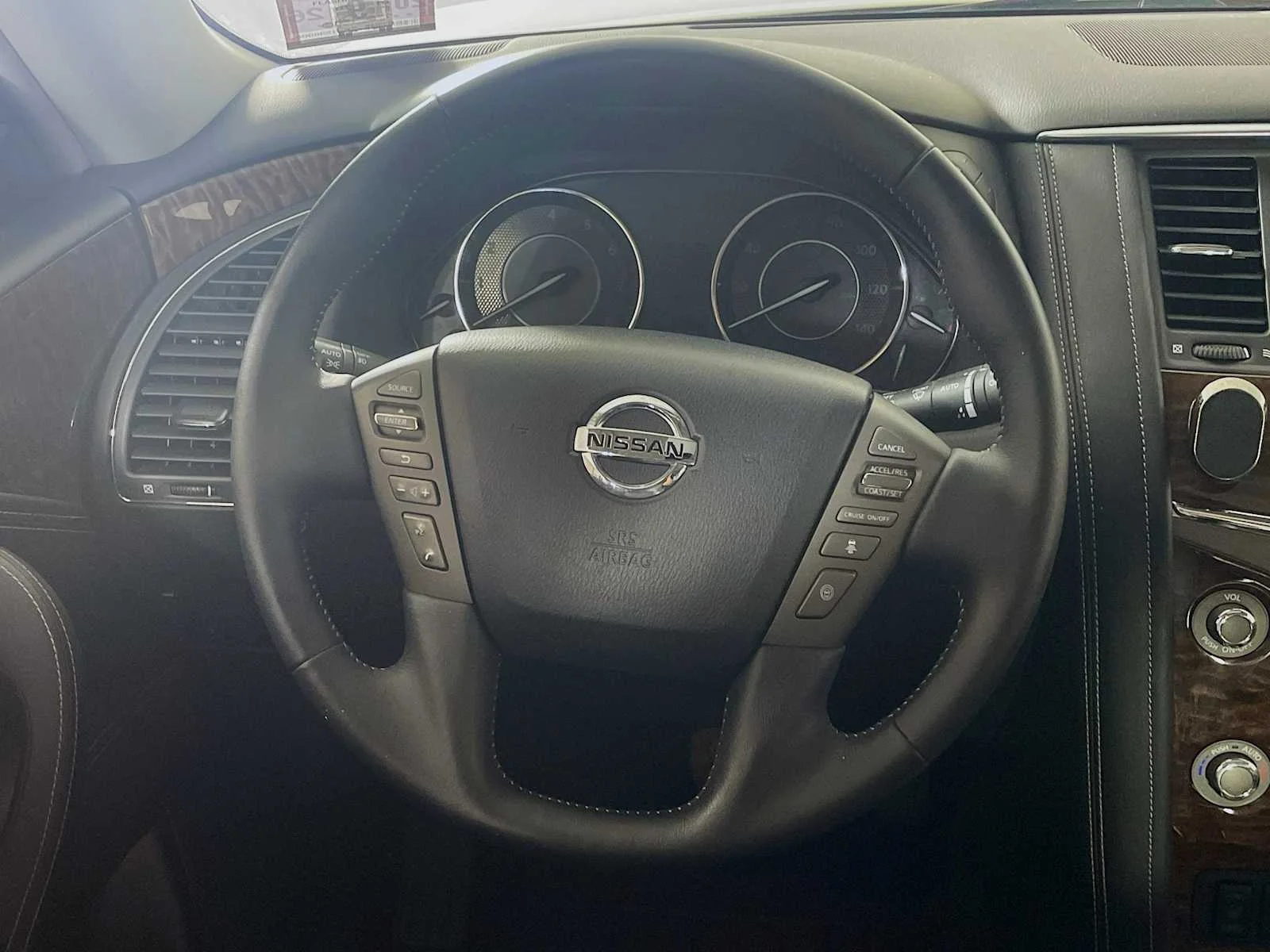Used 2019 Pearl White Tricoat Nissan SL image 9
