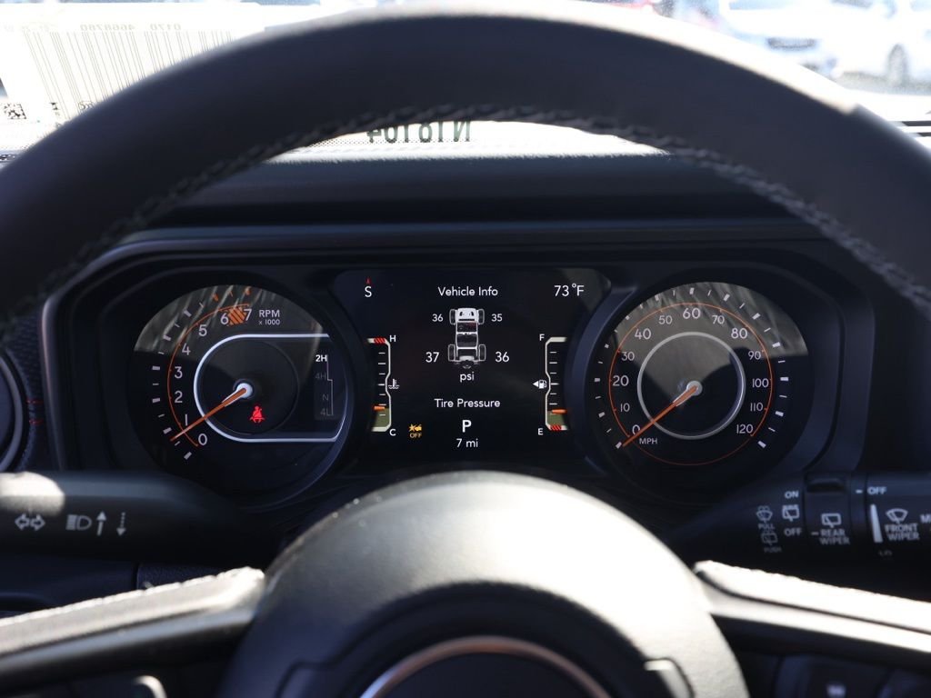 New 2026 Bright White Clear-Coat Exterior Paint Jeep Rubicon image 27